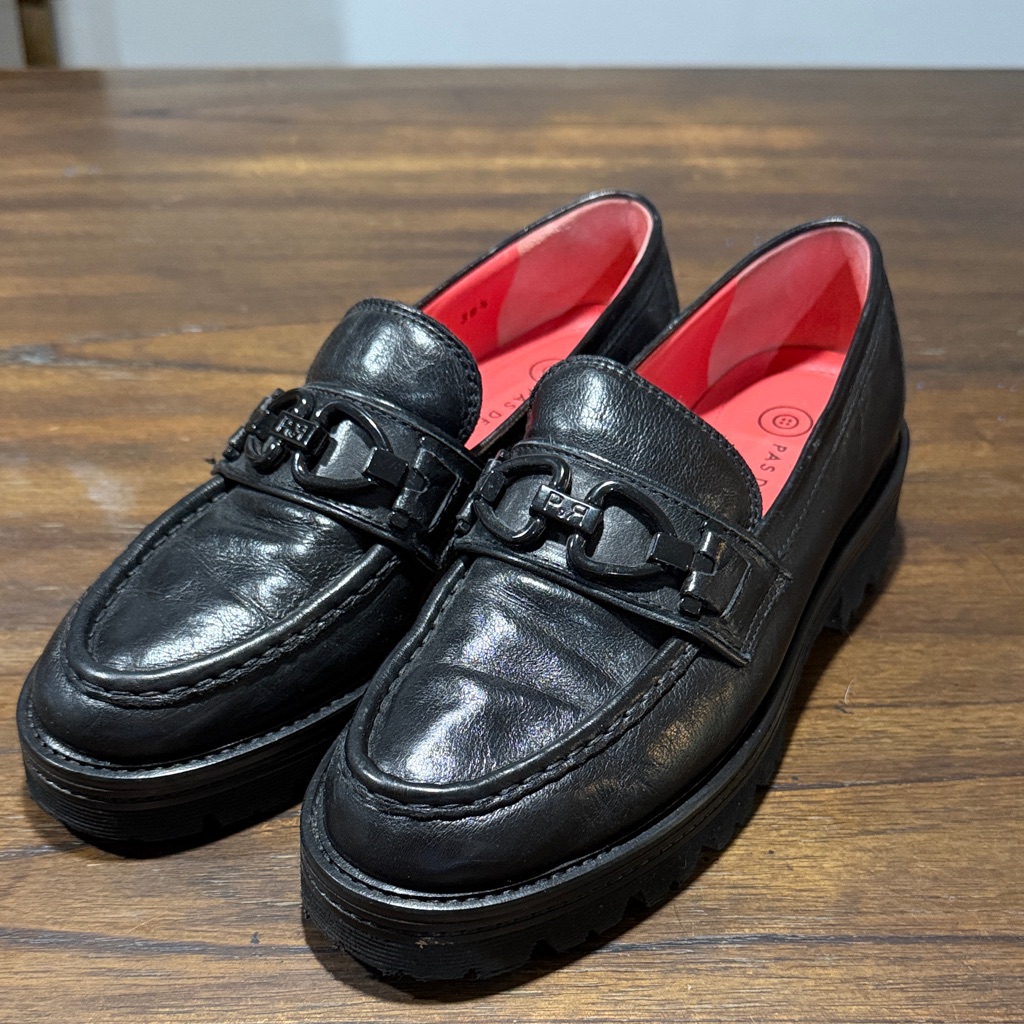 Pas De Rouge Marta Black Leather Loafer